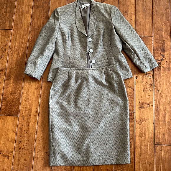 Le Suit Jackets & Blazers - Le Suit Women’s Matching Set